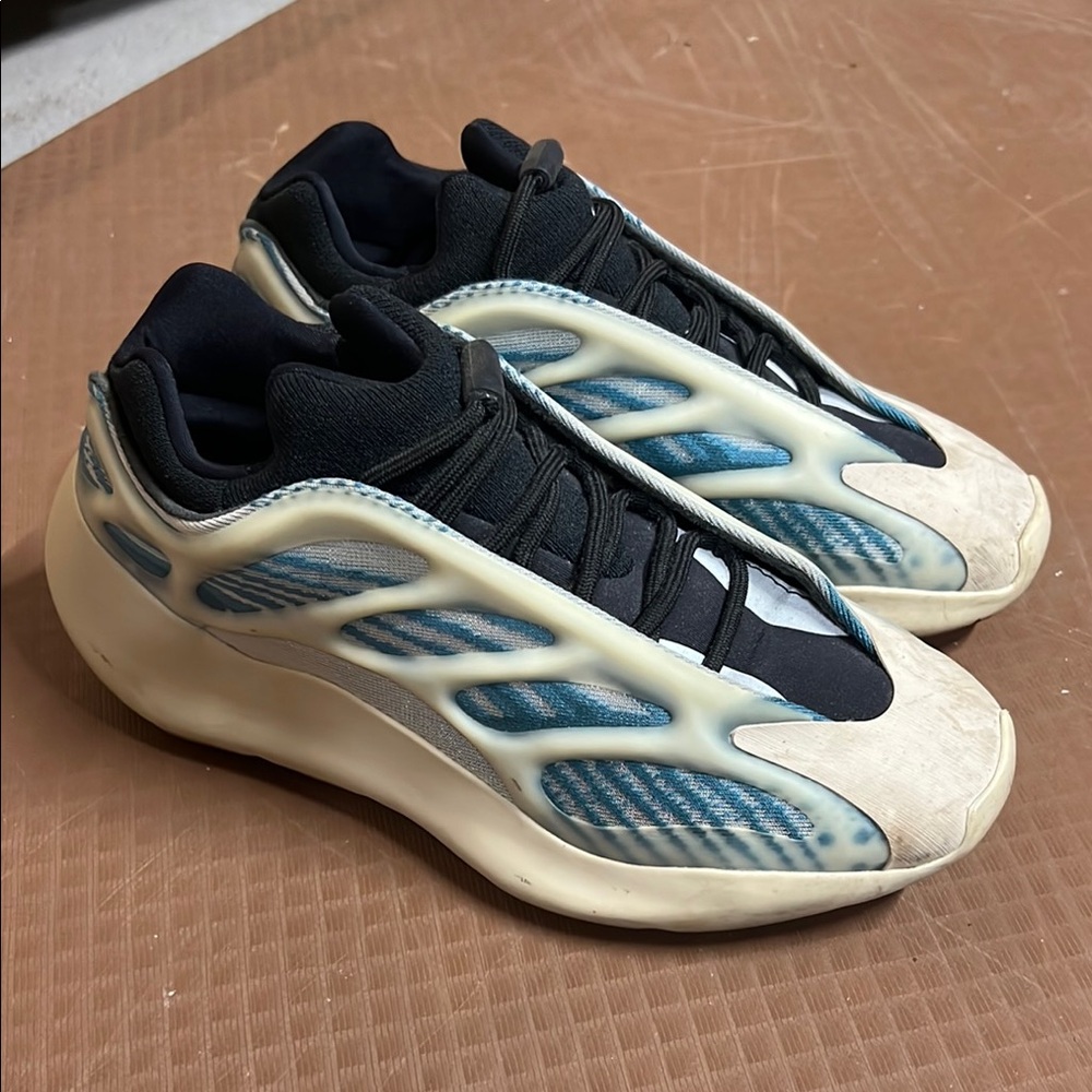 Adidas Yeezy 700 V3 Sneakers - Cream and Blue Otholite